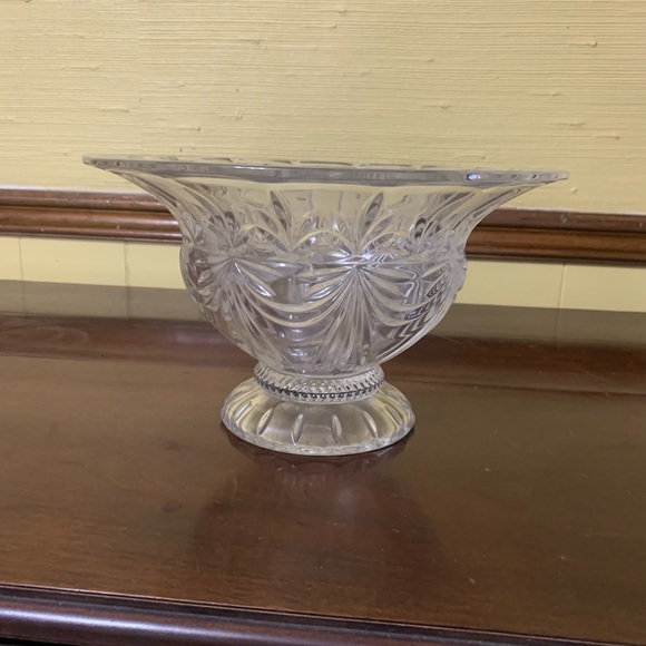 Elegant Clear Glass Bowl - Picture 3 of 3